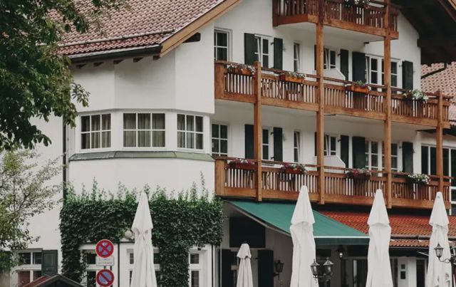 Das Haupthaus des Berghotels