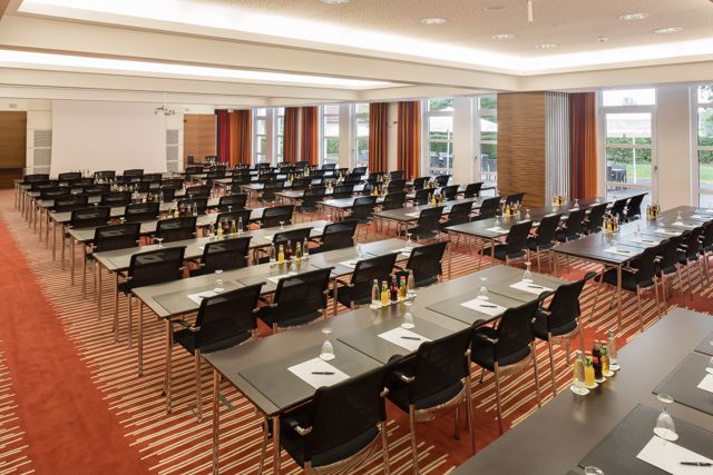 Saal Otto-Mach in parlamentarischer Bestuhlung