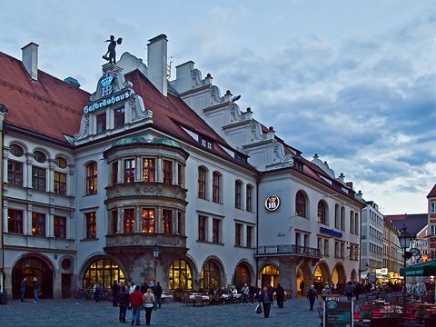 Das Hofbräuhaus am Platzl in München