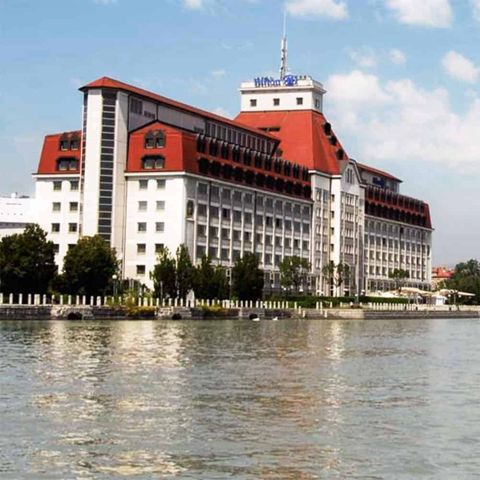 Hilton Danube Waterfront